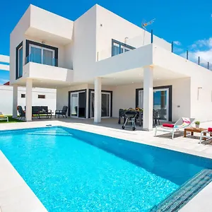 https://villa-shasya-costa-adeje.tenerifehoteles.net