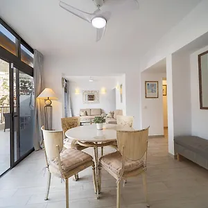 https://oasis-complex-refurbished-2-bedroom-beach-cliffs-town-center.in-canary-islands.com